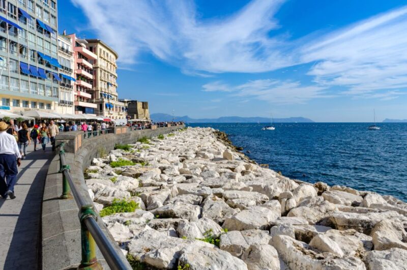 Walking tour of the Royal Naples - The Strengths: Knowledgeable Guides and Well-Chosen Sites