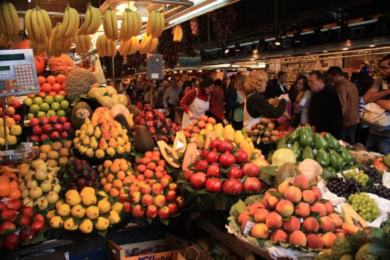Walking Tour on Barcelona Old Town 3-Hour - The Guides Role and Communication Style