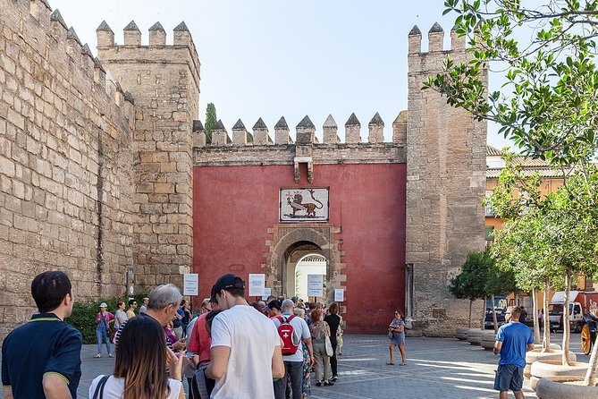 Walking tour through the monumental and historical area of Seville - The Spanish Archives and Santa Cruz Neighborhood