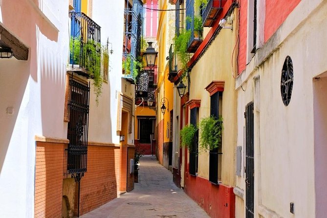 Walking tour through the old Jewish quarter of Santa Cruz. - Key Points