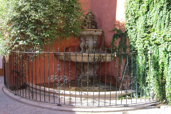 Walking tour through the old Jewish quarter of Santa Cruz. - Frequently Asked Questions