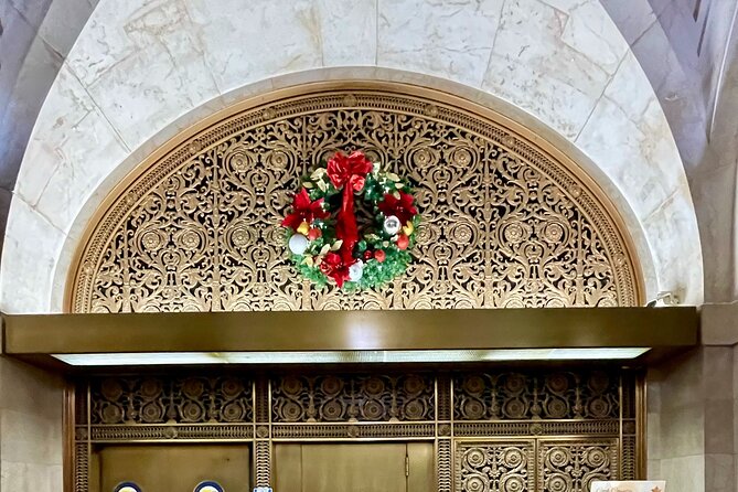 Walking Tour: Underground Chicago via the Pedway - Strolling Through Block 37 and Daley Bicentennial Plaza