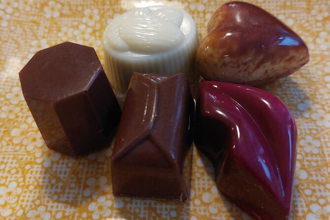 Walking Tour with Hot Chocolate and Chocolate Tasting - Exploring Bruges’ Historic Breweries and Public Spaces