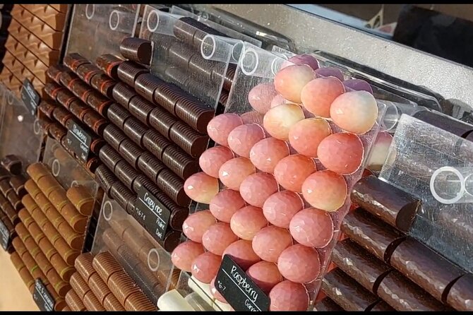 Walking Tour with Hot Chocolate and Chocolate Tasting - Guide’s Storytelling Style and Tour Pacing