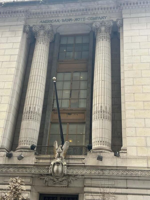 Wall Street: The birth place of NYC in French/English tour - The Oldest Taverner and Foundations of Dutch Settlements