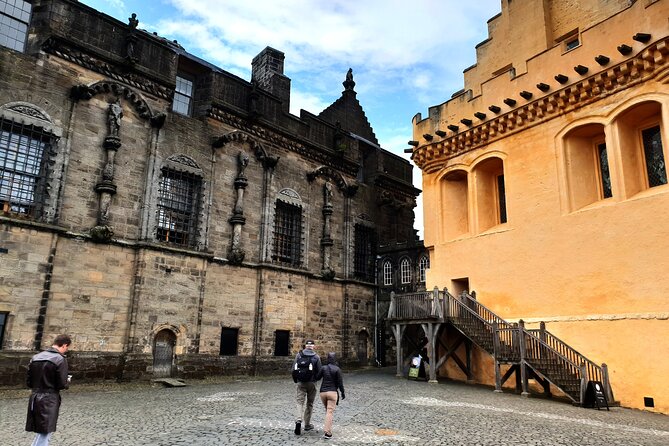 Wallace monument, Stirling Castle, Linlithgow Palace Private Tour - Discover Scotland’s Historic Highlights in a Private Day Tour from Edinburgh
