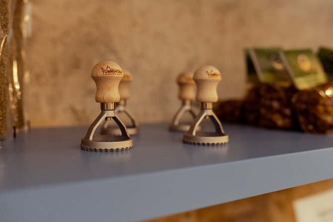 Wanna be Sicilian: Palermo Cooking Class and Market Tour - The Role of Knowledgeable Guides and Chefs