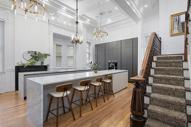 War, Wealth & Riverfront Tales: Taylor Mansion & East Row Tour - Scott Clark’s Expertise and Storytelling Style