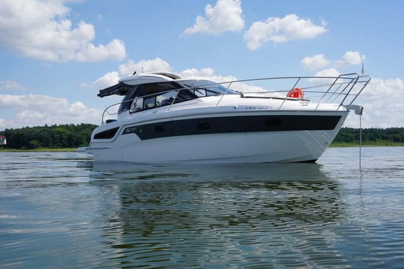 Waren (Müritz): Fun Cruise motor yacht with skipper - 8 hours - Key Points