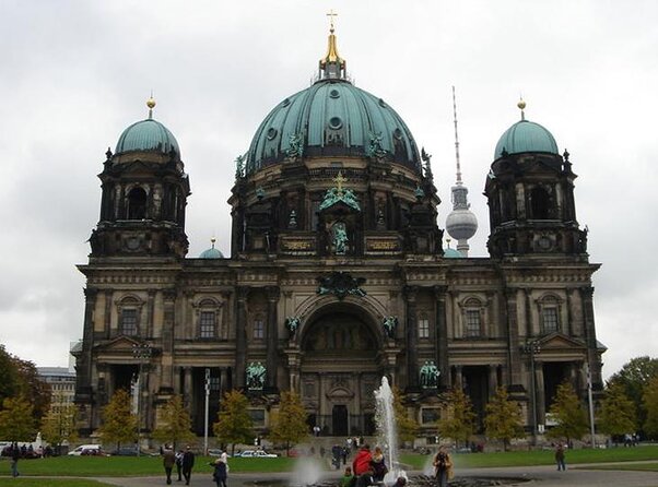 Warnemuende Shore Excursion: Private Berlin Tour - Explore Berlin with a Private, Customizable Shore Excursion from Warnemünde