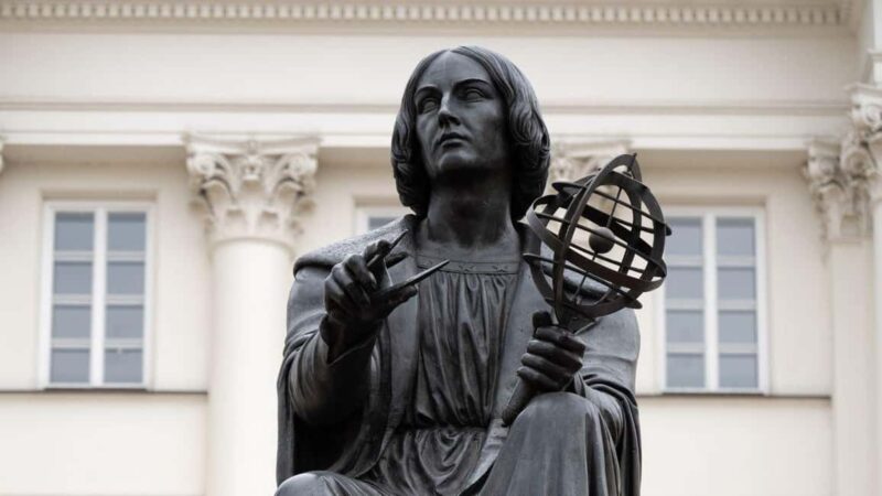 Warsaw: City Game  Discovering Famous Polish Heroes - Starting Point at the Palace of Culture and Science