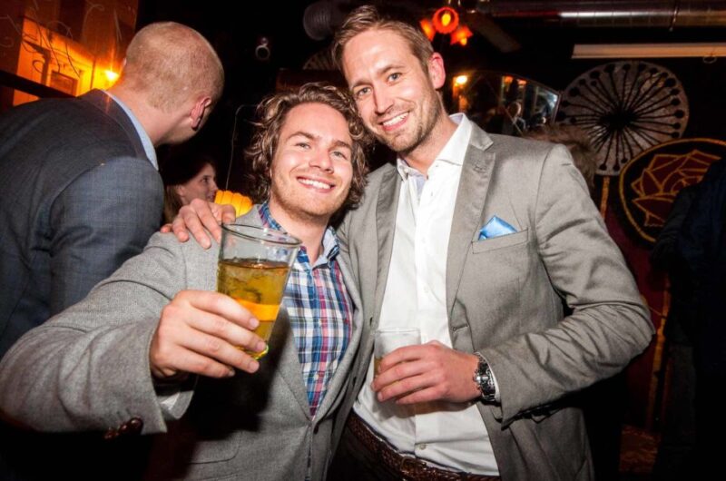 Warsaw: Evening History and Pubs Tour by Retro Minibus - Comparing This Tour to Other Nightlife Experiences in Warsaw