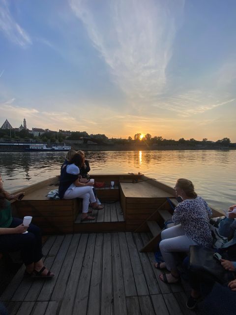 Warsaw: Evening Vistula Cruise with Welcome Drink - Key Points