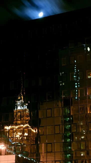 Warsaw: Exclusive city tour with photo session - Discover Warsaw in a Luxury Electric Car