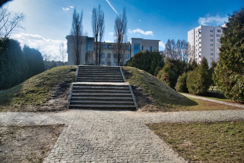 Warsaw: Jewish Heritage & Holocaust Walking Tour - Discover Warsaw’s Deep Jewish Heritage and Holocaust History in 2.5 Hours