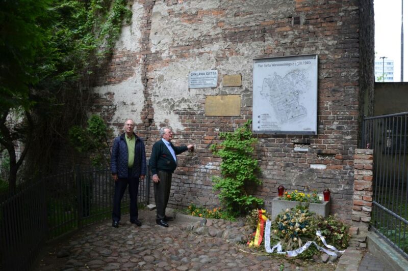 Warsaw Jewish Heritage Private Tour in Retro Fiat - The Vintage Fiat 125p: A Nostalgic Ride Through Warsaw’s Jewish Sites