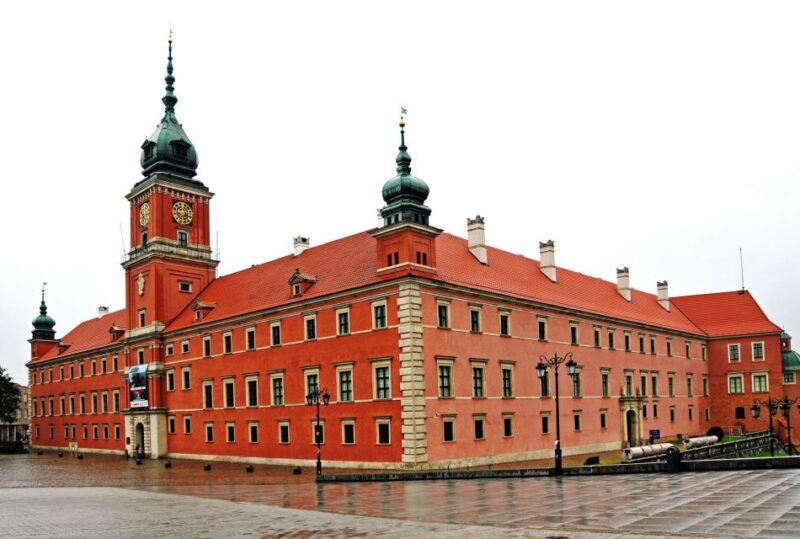 Warsaw: Old and New Town Private Walking Tour - Warsaw’s Resilience Amid War and Reconstruction