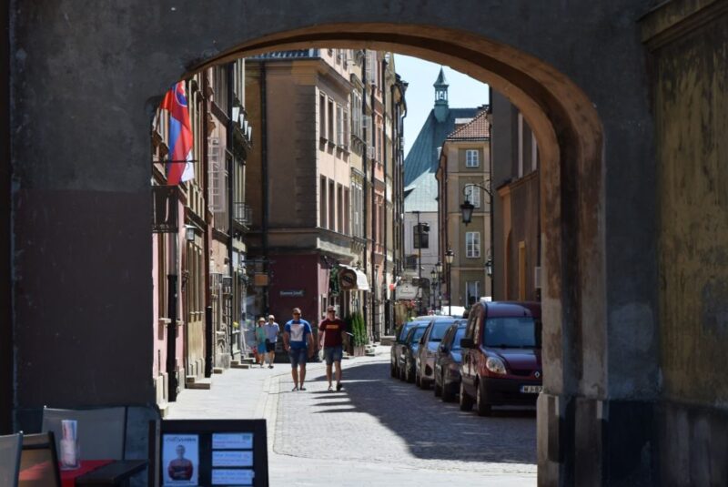 Warsaw: Old Town Guided Walking Tour - Jewish Heritage and WWII Monuments