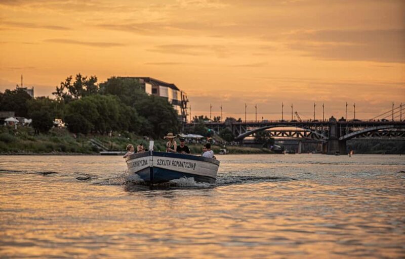 Warsaw: Private Cruise on a wooden boat - max. 12 pax - Flexibility and Cancellation Policy