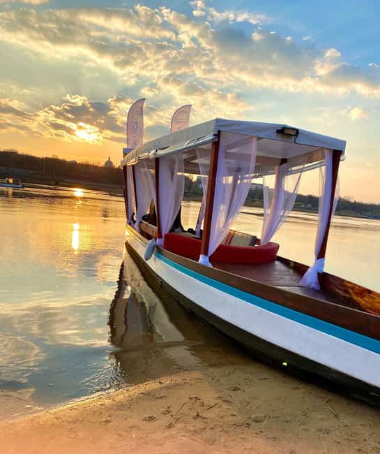 Warsaw: Private Gondola Cruise for Special Occasions - The Route and Sights Along the Vistula River