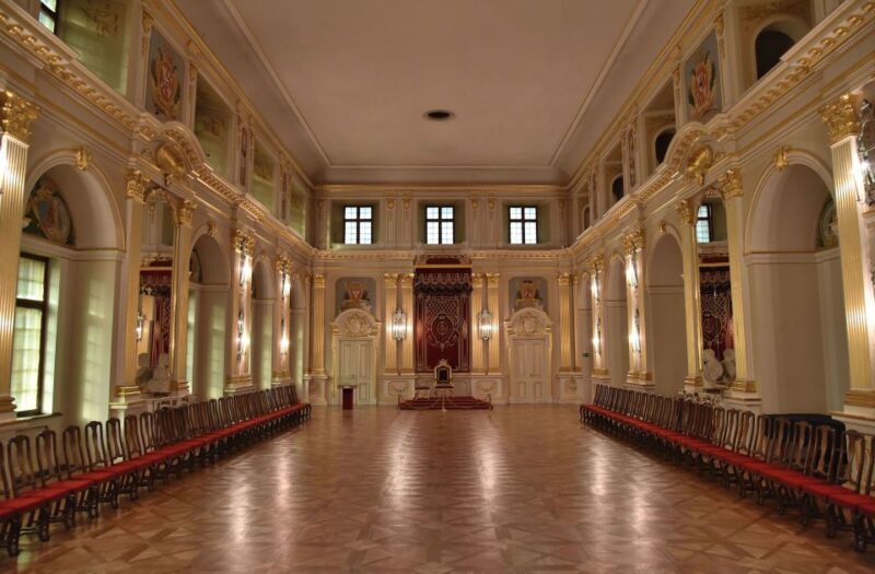 Warsaw: Skip-the-Line Royal Castle Guided Tour - Key Points