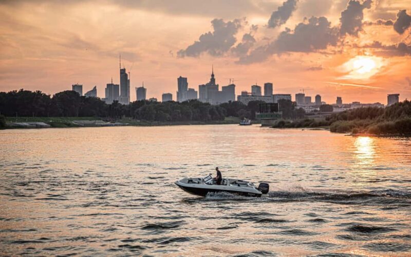 Warsaw: Sunset Vistula Cruise - 80s Vibes, Music & Prosecco - The Style and Vibe of the Miami Wars Motorboat