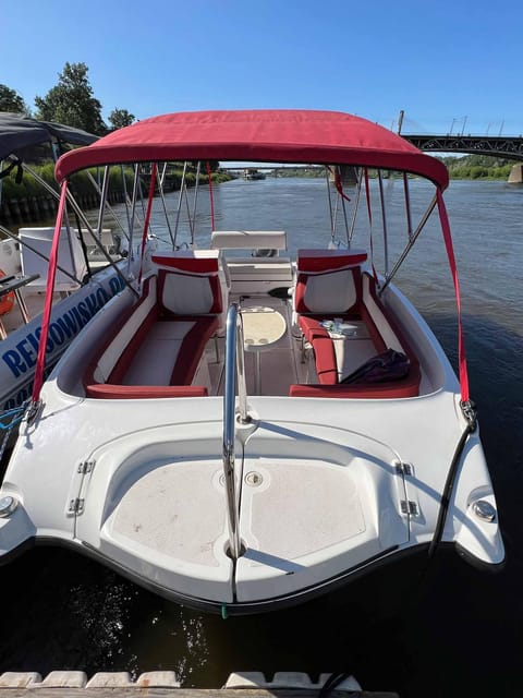 Warsaw: Vistula River Cruise with Your Music & City Views - Key Points