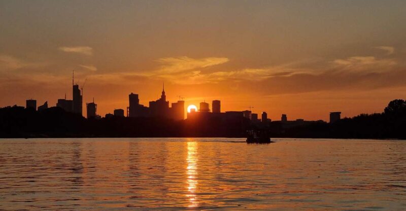 Warsaw: Vistula River Sunset Cruise with Welcome Drink - Key Points