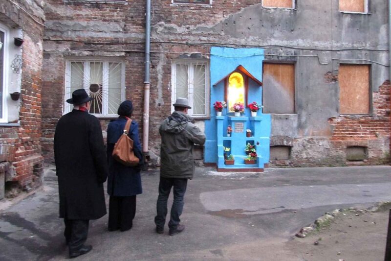 Warsaw: WWII Private Tour by Retro Minibus with Hotel Pickup - Discover Warsaw’s WWII Past in a Vintage Communism-era Minibus