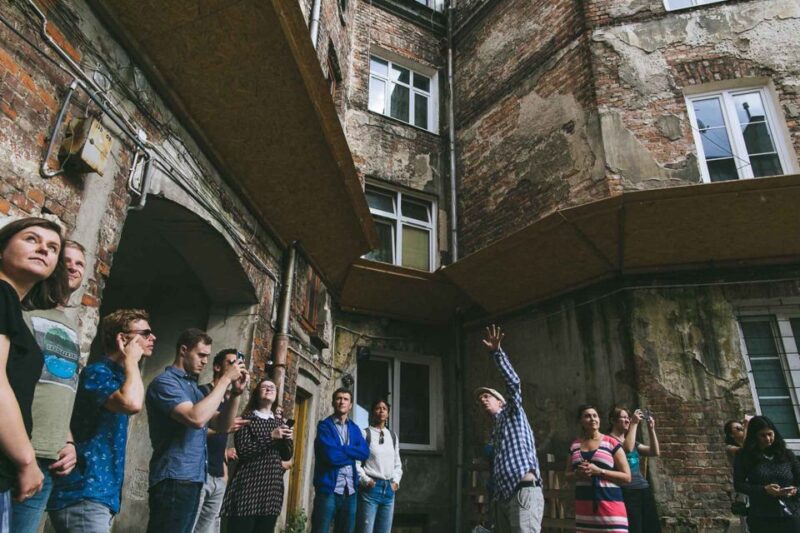 Warsaw: WWII Private Tour by Retro Minibus with Hotel Pickup - The Guide’s Storytelling Style