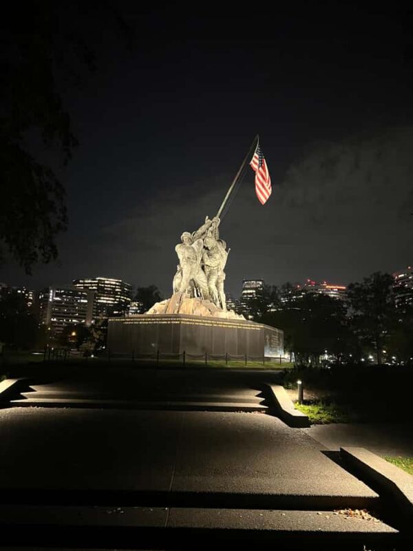 Washington, D.C.: Guided Tour of Military Memorials - The Changing of the Guard at the Tomb of the Unknown Soldier