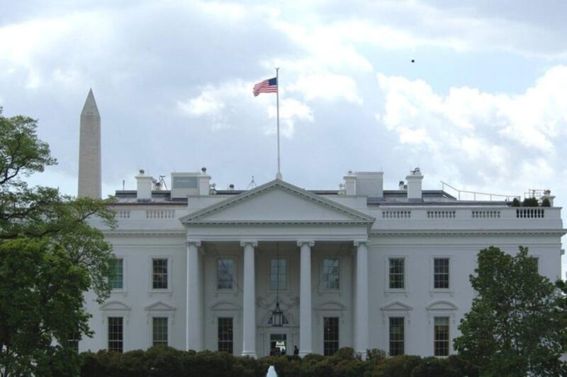 Washington, D.C.: Small Group Tour by Van - The World War II Memorial and the White House Viewpoint