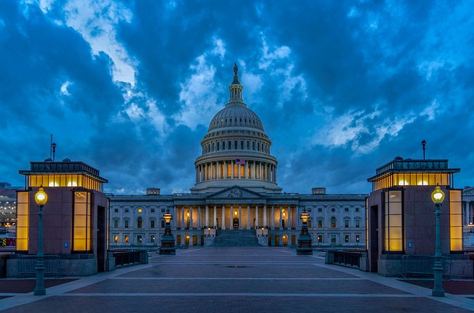 Washington DC Monuments and Memorials Night Tour - The Role of the Tour Guide and Audio Enhancements