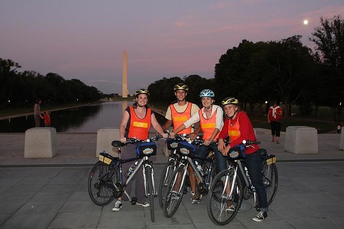 Washington DC Sites at Night Guided Bicycle Tour - Captivating Views at Lincoln and Jefferson Memorials