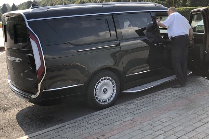 Washington to Washington Airport (IAD) Departure Private Transfer - Benefits of Flight Tracking and Punctual Service