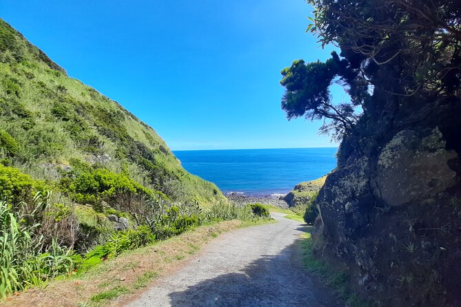 Waterfalls Hike, Moinho do Felix with tea plantation - Guide Expertise and Customer Experience