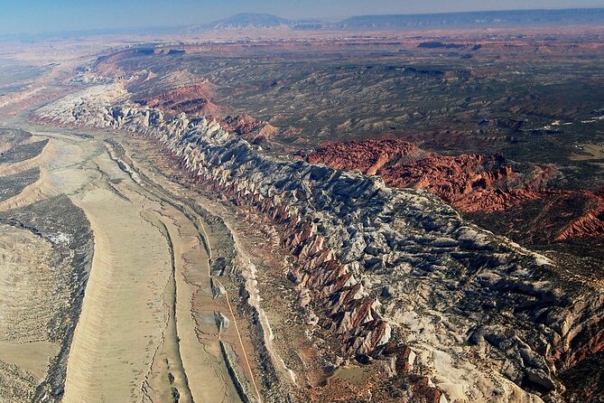 Waterpocket Fold Offroad Tour to Strike Valley Overlook - Expert Guides and Personalized Service