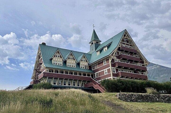 Waterton National Park Premium Day Tour - Exploring the Crystal-Clear Waterton Lakes Chain