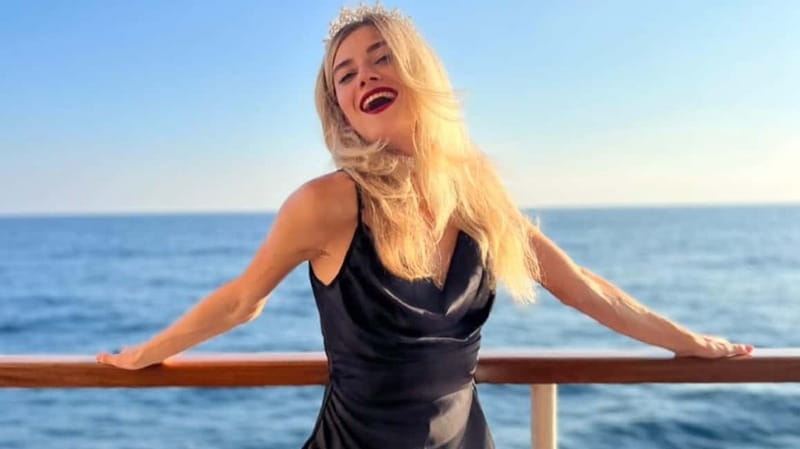 Wave Dancer Deluxe Night cruise with Fireworks (Adults Only) - Logistics and Accessibility