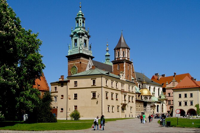 Wawel Castle and Cathedral Guided Walking Tour in Kraków - Starting Point and Meeting Arrangements in Kraków