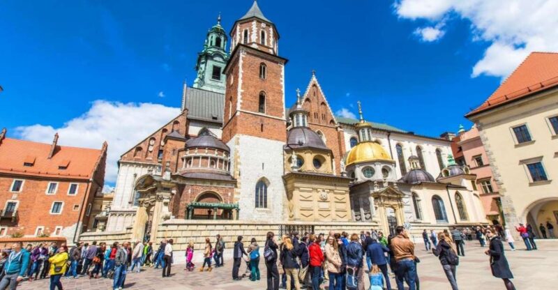 Wawel Castle, Cathedral, Old Town and St. Mary's Basilica - Artistic Treasures and Cultural Stories Revealed by Guides