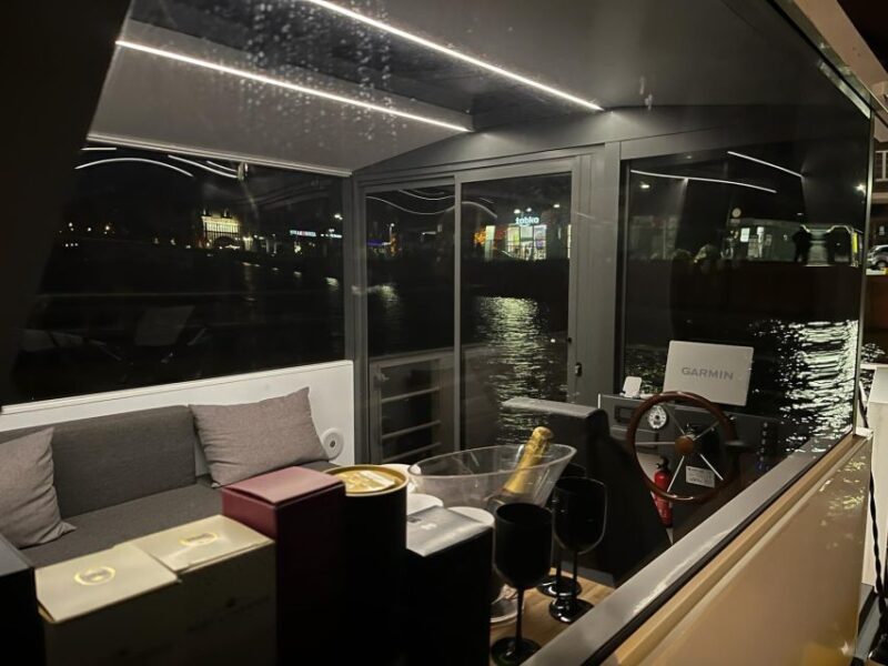 WE HAVE A HEETING AND YOU CAN PLAY YOUR OWN MUSIC ! BE A DJ - Exploring Key Stops: From the Old Town to the Yacht Yards