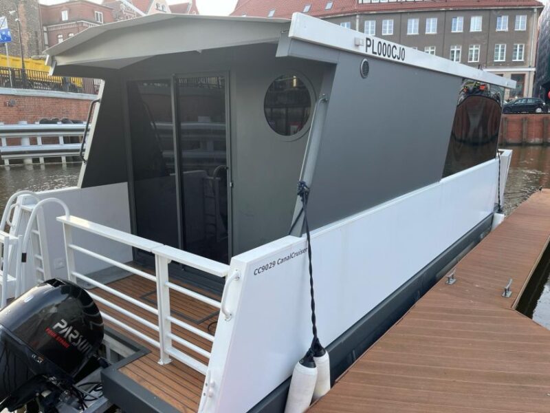 WE HAVE A HEETING AND YOU CAN PLAY YOUR OWN MUSIC ! BE A DJ - Comfort, Safety, and Onboard Amenities