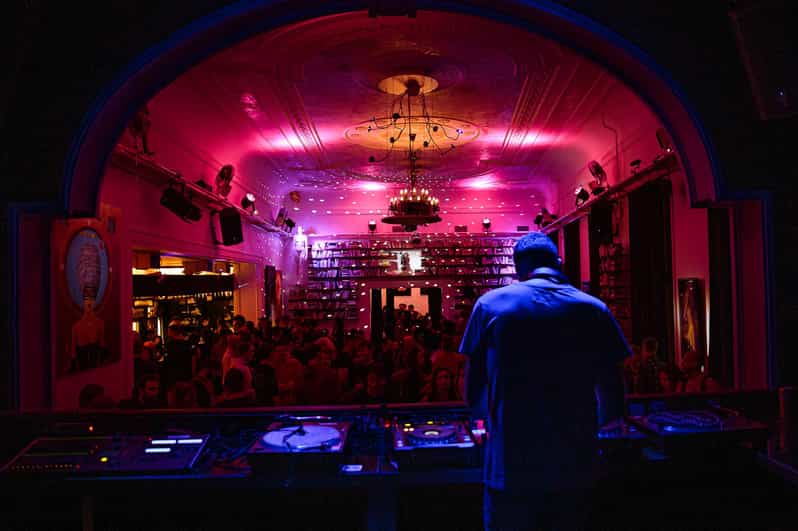 Weekend Night @ The 2nd Floor Secret Club (House / Tech) - The Included Welcome Drink and Entry