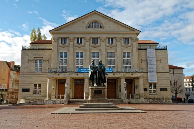 Weimar - Private Tour - Visiting the Iconic Goethe and Schiller Statue