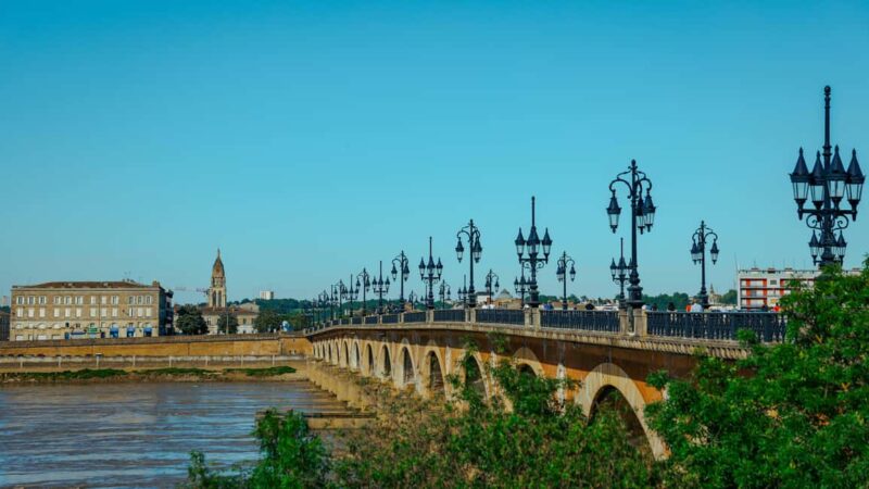 Welcome to Bordeaux: A Journey Through Time and Daily Life - The Big Bell of Bordeaux and the Old Town’s Narrow Lanes