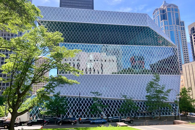 Welcome to Seattle Walking Tour - Riding the Seattle Monorail to the Space Needle