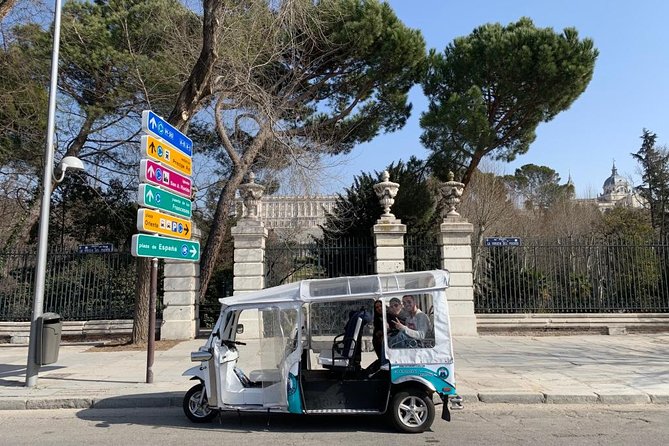 Welcoming tour Madrid - Exploring Madrid’s Top Landmarks on a Tuk-Tuk