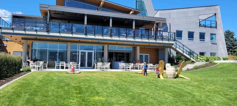 West Kelowna: Afternoon Sightseeing and Wine Tour - The Experience of the Guides and Atmosphere