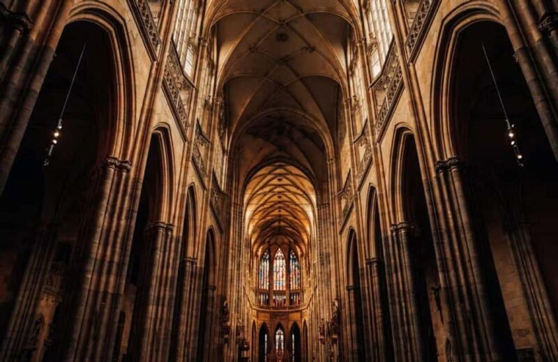 Westminster Abbey private guided tour with expert guide - Famous Tombs and Memorials of Over 3,300 People